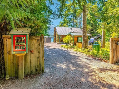 3052 Bay Rd, Qualicum Beach, BC 