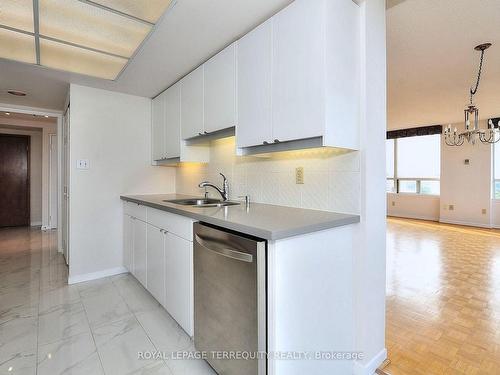 1204-10 Torresdale Ave, Toronto, ON - Indoor Photo Showing Kitchen