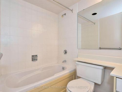 1204-10 Torresdale Ave, Toronto, ON - Indoor Photo Showing Bathroom