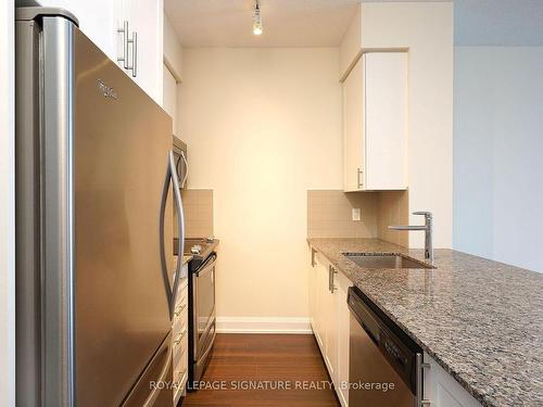 1407-18 Graydon Hall, Toronto, ON - Indoor Photo Showing Kitchen