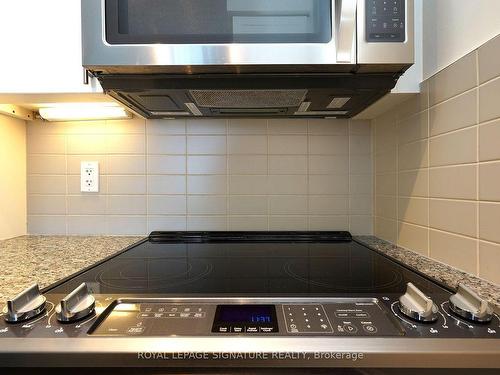 1407-18 Graydon Hall, Toronto, ON - Indoor Photo Showing Kitchen