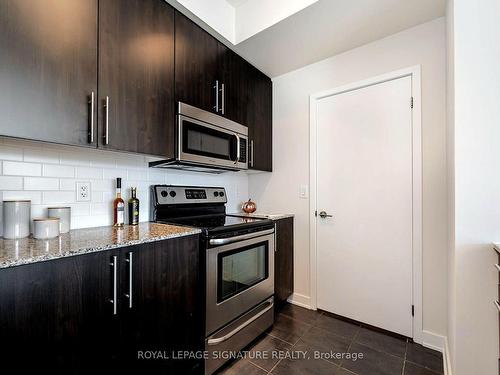 908-400 Wellington St W, Toronto, ON - Indoor Photo Showing Kitchen With Upgraded Kitchen