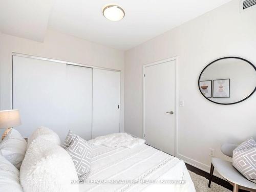 908-400 Wellington St W, Toronto, ON - Indoor Photo Showing Bedroom