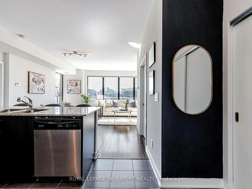 908-400 Wellington St W, Toronto, ON - Indoor Photo Showing Kitchen With Double Sink