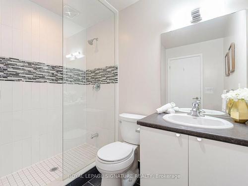 908-400 Wellington St W, Toronto, ON - Indoor Photo Showing Bathroom