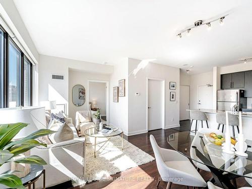 908-400 Wellington St W, Toronto, ON - Indoor Photo Showing Dining Room