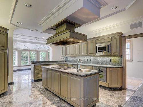 28 Old English Lane, Markham, ON - Indoor Photo Showing Kitchen With Double Sink