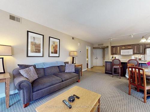 2006/20-90 Highland Dr, Oro-Medonte, ON - Indoor Photo Showing Living Room