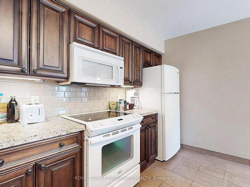 2006/20-90 Highland Dr, Oro-Medonte, ON - Indoor Photo Showing Kitchen