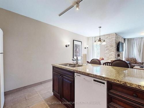 2006/20-90 Highland Dr, Oro-Medonte, ON - Indoor Photo Showing Kitchen With Double Sink