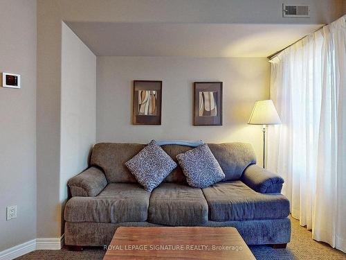 2006/20-90 Highland Dr, Oro-Medonte, ON - Indoor Photo Showing Living Room