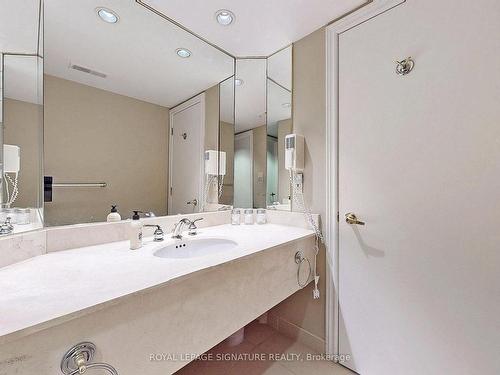 2006/20-90 Highland Dr, Oro-Medonte, ON - Indoor Photo Showing Bathroom