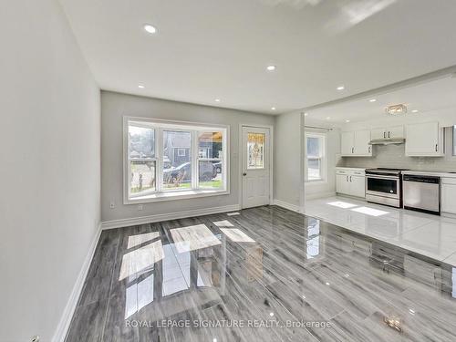 763 Tate Ave, Hamilton, ON - Indoor Photo Showing Kitchen