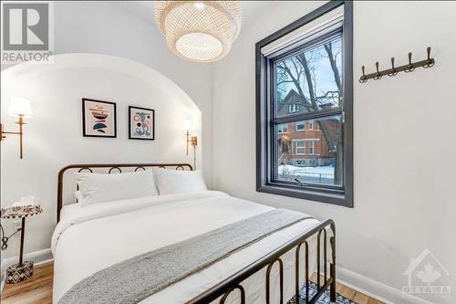 237 Nepean Street, Ottawa, ON - Indoor Photo Showing Bedroom