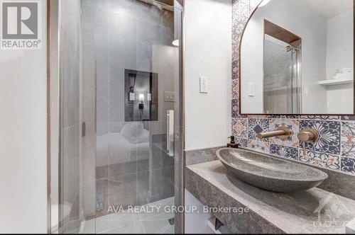 237 Nepean Street, Ottawa, ON - Indoor Photo Showing Bathroom