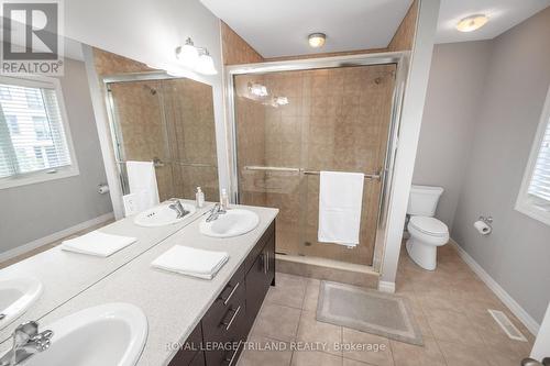 49 - 112 North Centre Road, London, ON - Indoor Photo Showing Bathroom