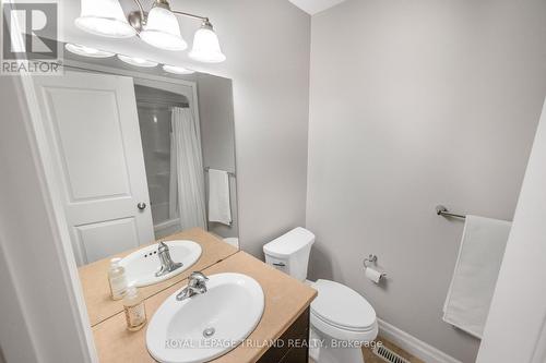 49 - 112 North Centre Road, London, ON - Indoor Photo Showing Bathroom