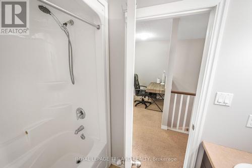 49 - 112 North Centre Road, London, ON - Indoor Photo Showing Bathroom