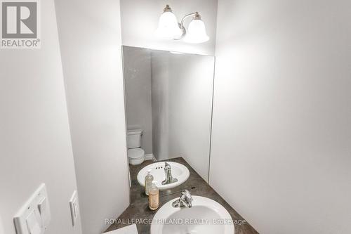 49 - 112 North Centre Road, London, ON - Indoor Photo Showing Bathroom