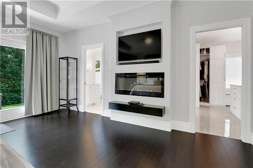 6686 Yacht Boulevard, Cornwall, ON - Indoor Photo Showing Living Room