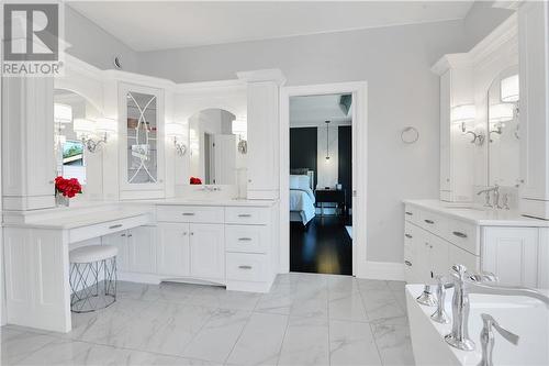 6686 Yacht Boulevard, Cornwall, ON - Indoor Photo Showing Bathroom