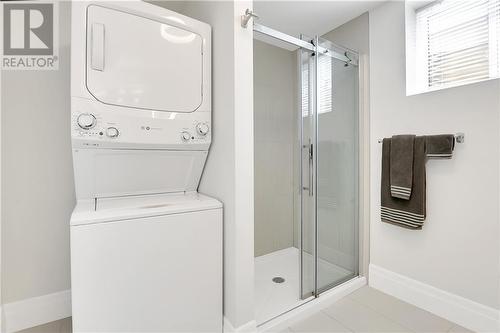 6686 Yacht Boulevard, Cornwall, ON - Indoor Photo Showing Laundry Room