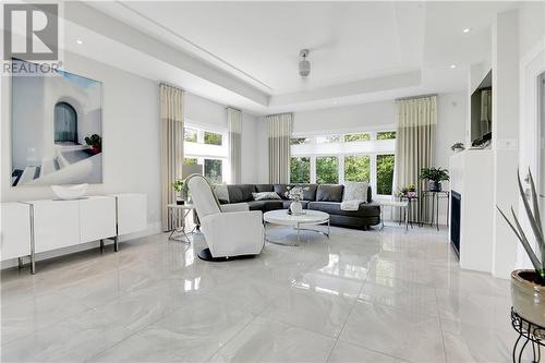 6686 Yacht Boulevard, Cornwall, ON - Indoor Photo Showing Living Room