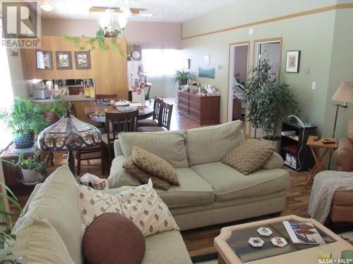 711 2Nd Street W, Nipawin, SK - Indoor Photo Showing Living Room