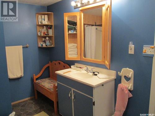 711 2Nd Street W, Nipawin, SK - Indoor Photo Showing Bathroom