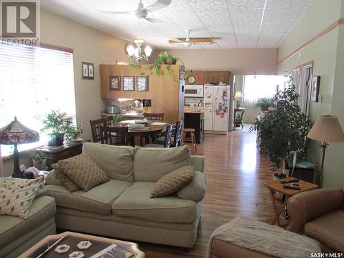 711 2Nd Street W, Nipawin, SK - Indoor Photo Showing Living Room