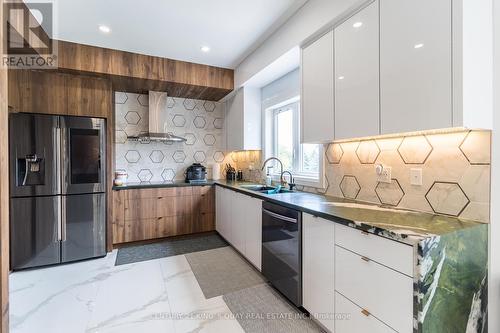 31 Eyer Drive, Markham, ON - Indoor Photo Showing Kitchen