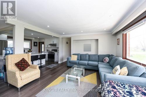 14771 Dixie Road, Caledon, ON - Indoor Photo Showing Living Room