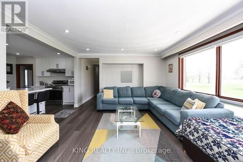 14771 Dixie Road, Caledon, ON - Indoor Photo Showing Living Room