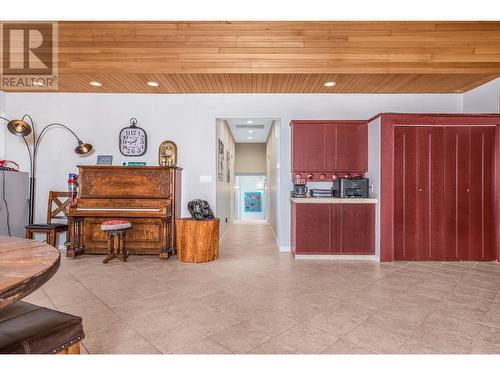 8180 Tronson Road, Vernon, BC - Indoor