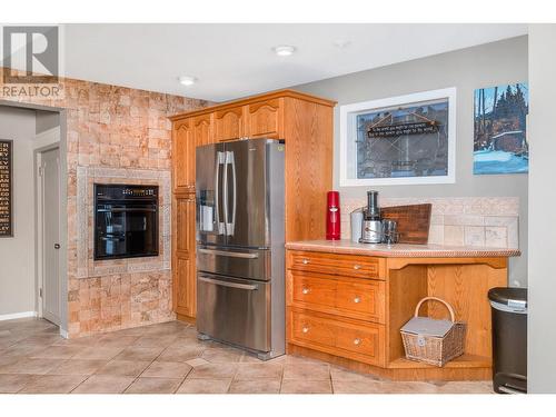 8180 Tronson Road, Vernon, BC - Indoor Photo Showing Kitchen