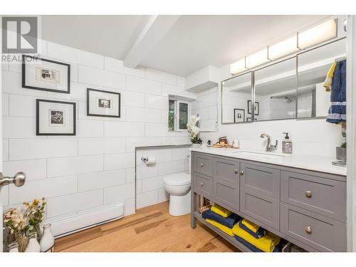 8180 Tronson Road, Vernon, BC - Indoor Photo Showing Bathroom