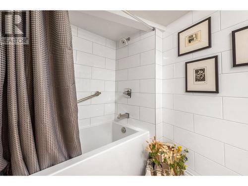 8180 Tronson Road, Vernon, BC - Indoor Photo Showing Bathroom