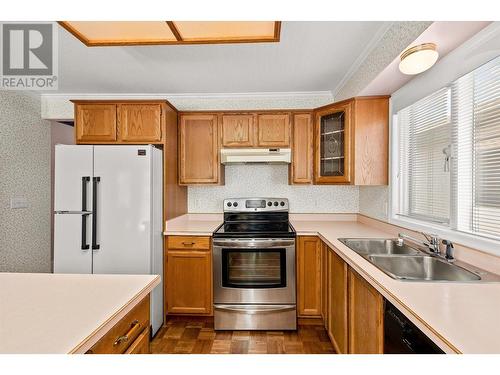 1201 Cameron Avenue Unit# 54, Kelowna, BC - Indoor Photo Showing Kitchen With Double Sink