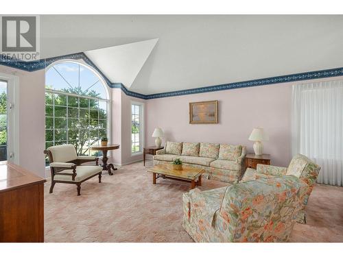 1201 Cameron Avenue Unit# 54, Kelowna, BC - Indoor Photo Showing Living Room