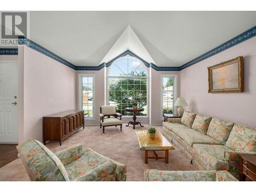 1201 Cameron Avenue Unit# 54, Kelowna, BC - Indoor Photo Showing Living Room