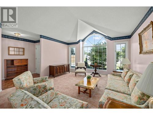 1201 Cameron Avenue Unit# 54, Kelowna, BC - Indoor Photo Showing Living Room