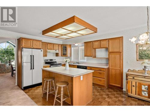 1201 Cameron Avenue Unit# 54, Kelowna, BC - Indoor Photo Showing Kitchen With Double Sink