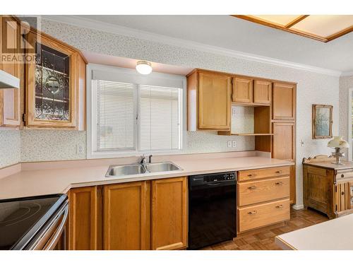 1201 Cameron Avenue Unit# 54, Kelowna, BC - Indoor Photo Showing Kitchen With Double Sink