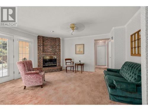 1201 Cameron Avenue Unit# 54, Kelowna, BC - Indoor Photo Showing Living Room With Fireplace