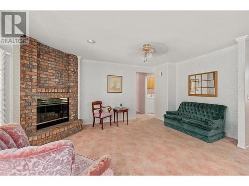 1201 Cameron Avenue Unit# 54, Kelowna, BC - Indoor Photo Showing Living Room With Fireplace