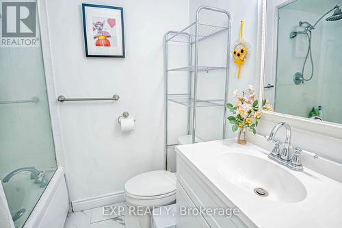 197 Park Avenue, East Gwillimbury, ON - Indoor Photo Showing Bathroom