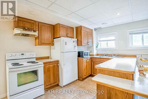 197 Park Avenue, East Gwillimbury, ON - Indoor Photo Showing Kitchen