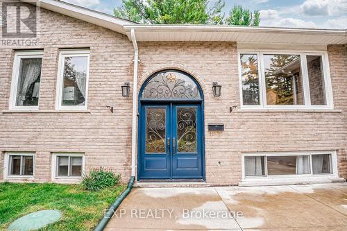 197 Park Avenue, East Gwillimbury, ON - Outdoor With Facade