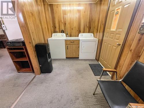 5261 Kings Avenue, Gull Lake, SK - Indoor Photo Showing Laundry Room