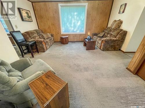 5261 Kings Avenue, Gull Lake, SK - Indoor Photo Showing Living Room